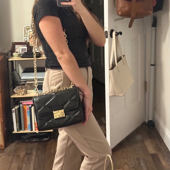 Michael Kors Purse - Picture 1 of 9